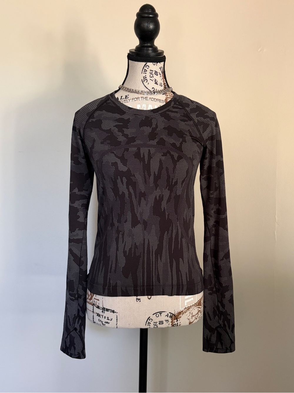 Lululemon Swiftly Tech Long Sleeve Shirt 2.0 in a Stretched Camo Black Gull Grey